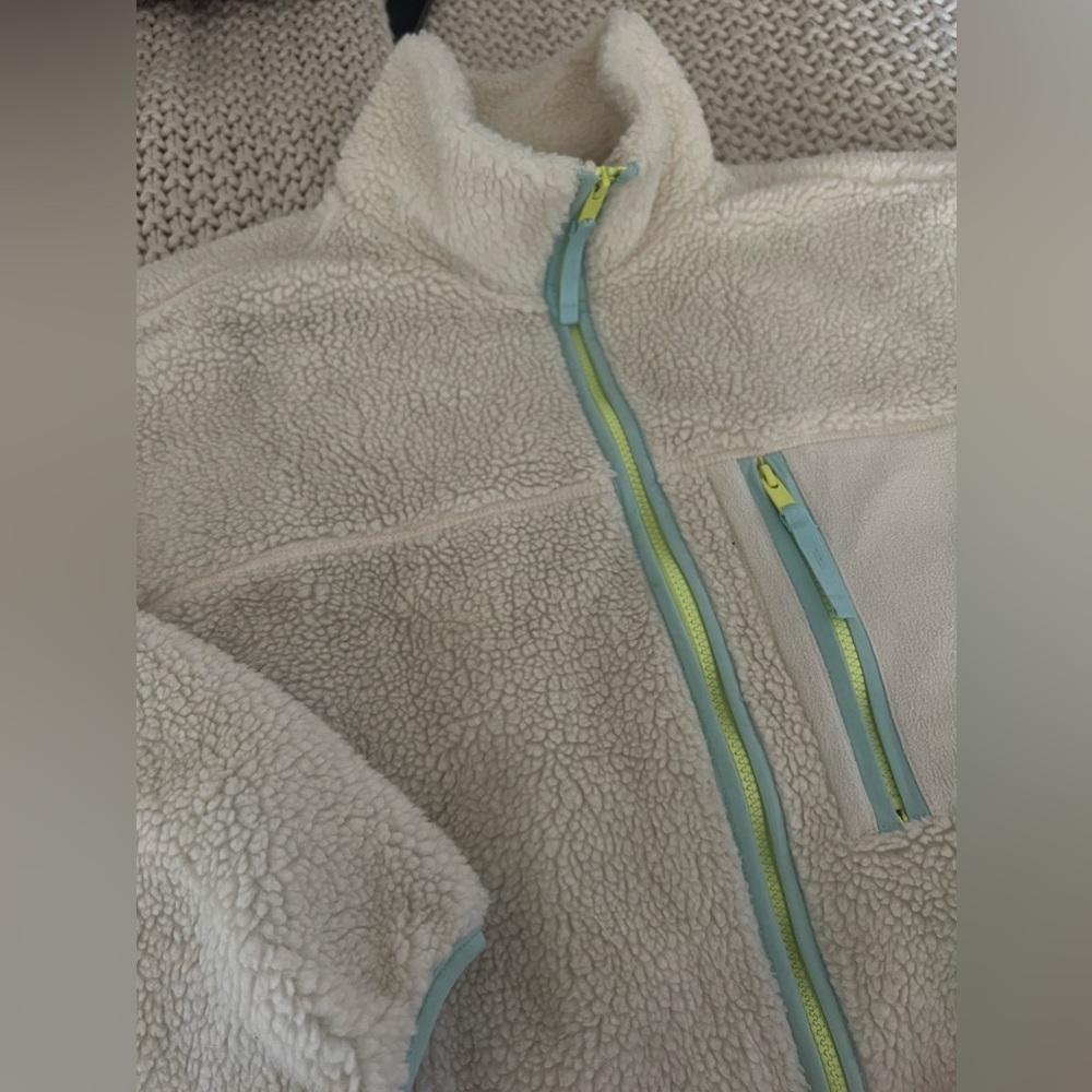 GAP SHERPA SIZE MEDIUM NEVER WORN